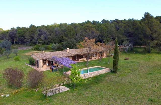 Homerez - Villa for 10 ppl. with swimming-pool, garden and terrace at Camallera
