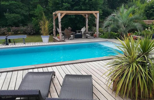 Homerez - Villa for 10 ppl. with swimming-pool, garden and terrace at Lacanau