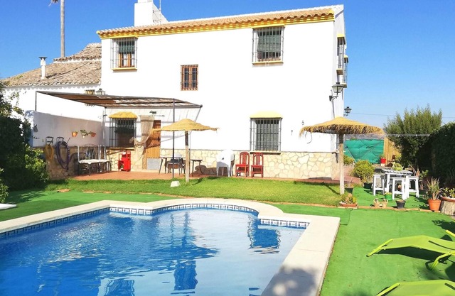 Homerez - Villa for 13 ppl. with swimming-pool, garden and terrace at Antequera