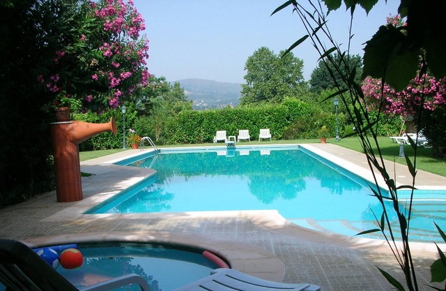 Homerez - Villa for 5 ppl. with shared pool, jacuzzi and garden at Pedraça