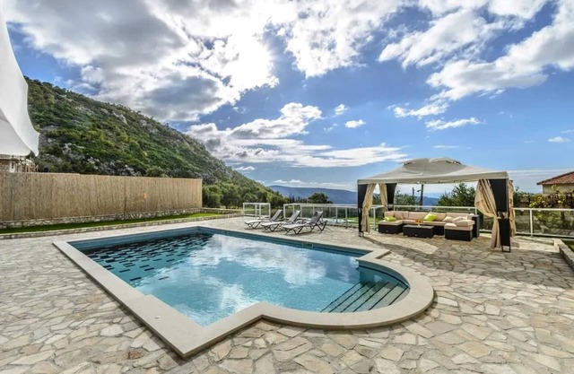 Homerez - Villa in Dubravka with pool