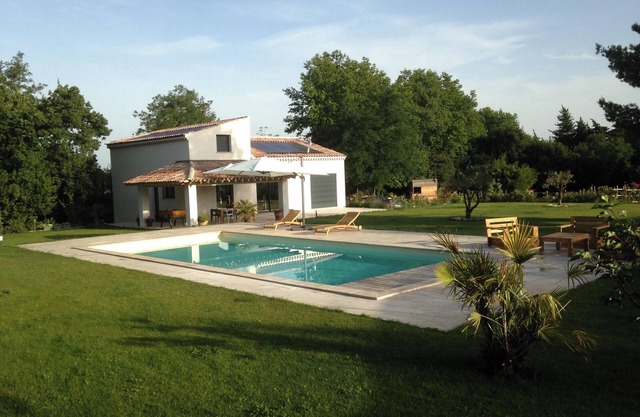 Homerez - Villa in Eyragues with pool