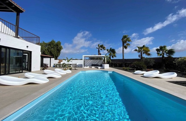Homerez - Villa in Lajares w/private pool