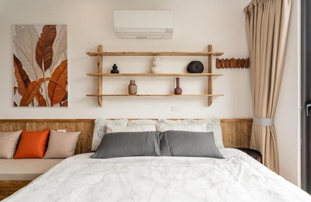 Homestay CHẤT- Train Street View - Private Self-check-in Apartment