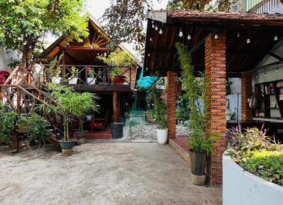 Homestay Nhà Sàn Bên Suối
