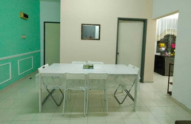 Homestay Tasneem Muslim For 9 with WiFi