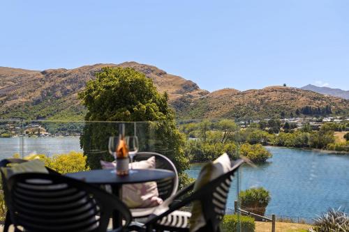 Homestead Retreat - 2 Bedroom - Lake View