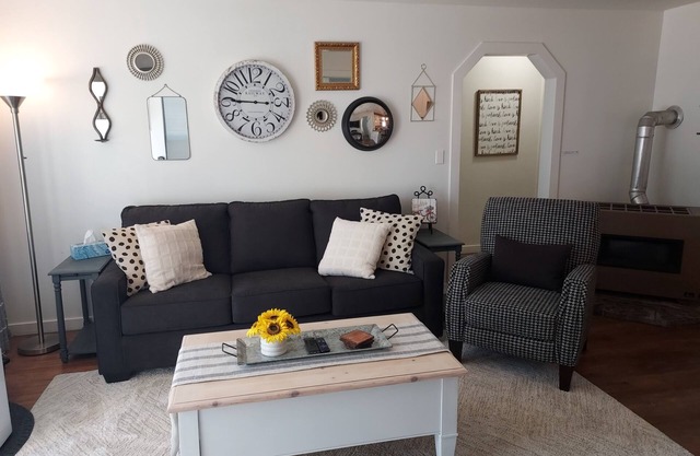 Hometown FAVE - Spacious 2-BDRM Cottage Near Downtown Albany & Close to OSU