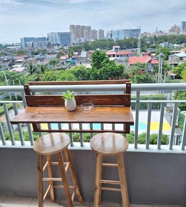 Homey 1BR with City View and WI-FI in Grace Res