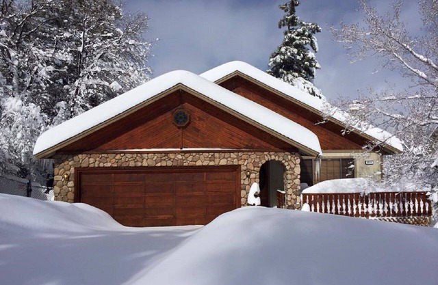 Homey Big Bear Mountain Retreat Family and Pet Friendly