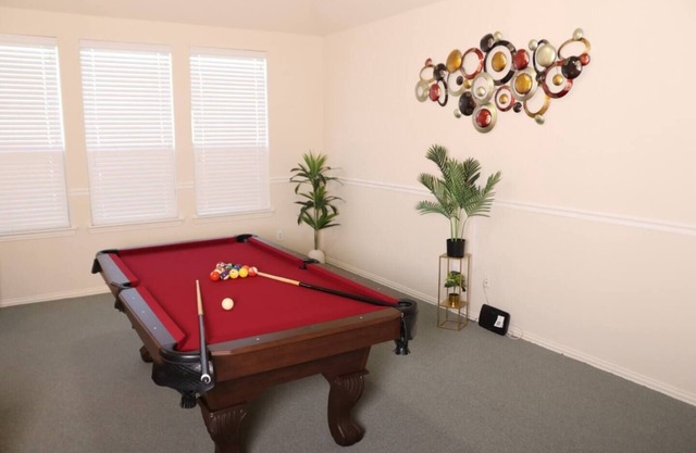 Homify360 | Luxe Lounge - 5BR Home with Media room