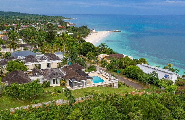 Honeycomb Villa, Silver Sands