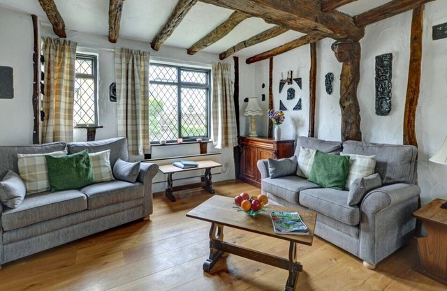 Honeycott - Two Bedroom House, Sleeps 4