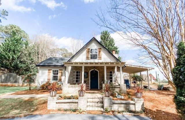 Honeymoon Cottage at Sanctuaire Atelier - nestled in the woods