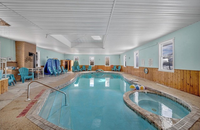 Honeymoon Suite @ Marmora and Lake inn