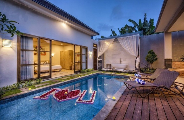 Honeymoon Villa, Romantic with Private Pool @Seminyak