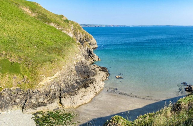Honeysuckle Cottage, Holiday Cottage Lochvane, Nr Solva, Sleeps 5, 2 bedrooms, bathrooms