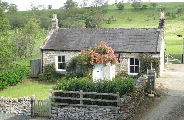 HONEYSUCKLE COTTAGE (WARK ON TYNE), family friendly in Wark