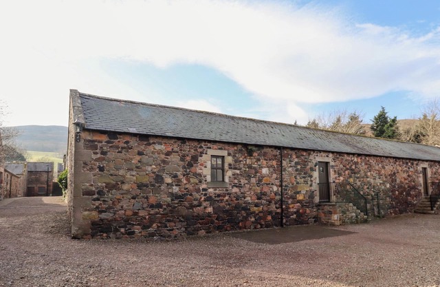 HONEYSUCKLE, family friendly, character holiday cottage in Wooler