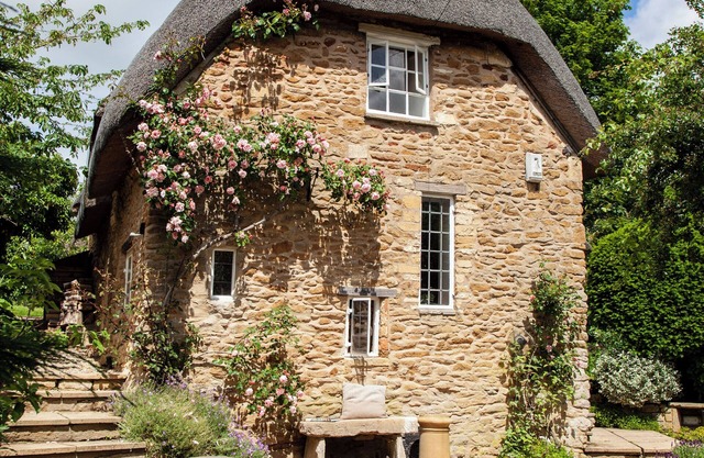 Hoo Cottage - Chipping Campden, Iconic 17th Century Thatched Cottage