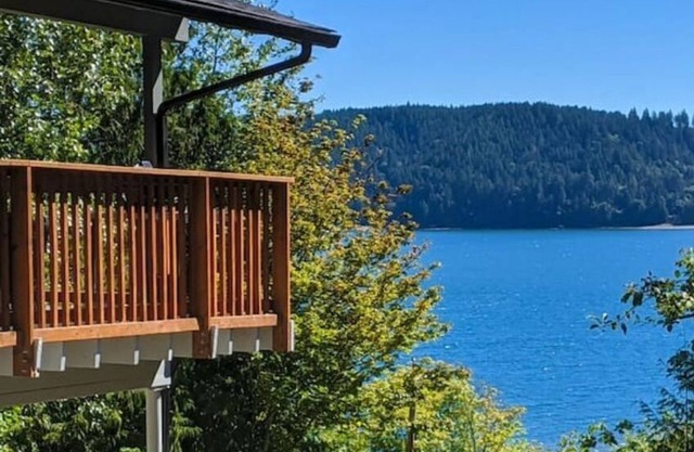 Hood Canal/Olympic Natl Forest Water View Getaway