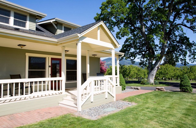 Hood River Bungalow Is Perfect For Your Hood River Retreat