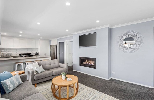 Hood Road Beach House- Hamptons inspired sleeps 9
