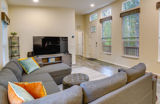 Hoodsport Vacation Rental w/Private Lake Access!