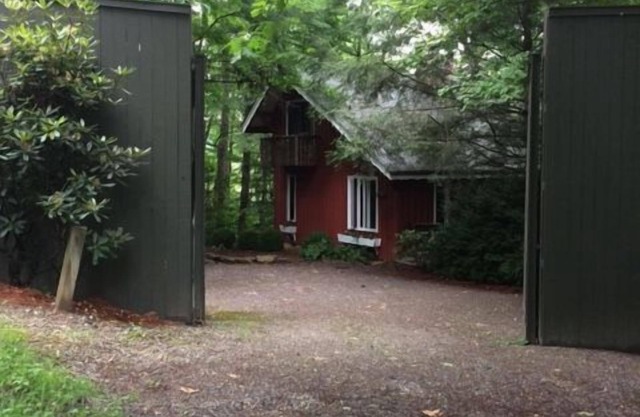 Hoot Owl Hollow-easy access and a great view!