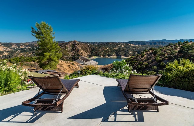 Hope's Place-Beautiful Home on 20 acres overlooking Lake Nacimiento!