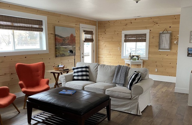 Hopscotch Cottage on the Fruit and Wine Byway