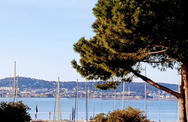 Horizon Bleu. View of the Thau Basin and Sète