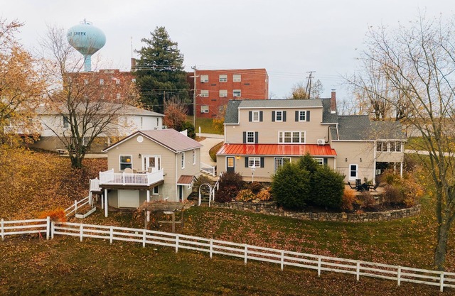 Horizon Haven | Family Getaway in Amish Country w/Big Views + 3 min walk to food & shops