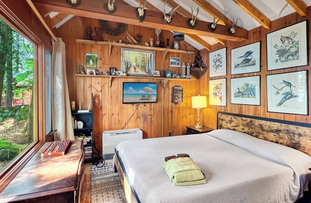 Horizons West Hideaway (Waterfront on Moosehead Lake)