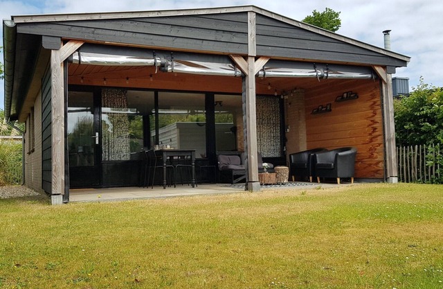 Horrelshoogte 15 Holiday bungalow in Ouddorp by the Sea