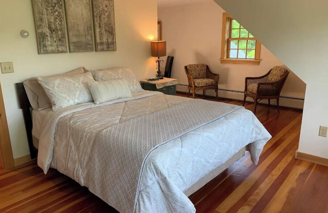 Horse Boarding, Riding nearby, Sugarbush 25 min away, fast internet.