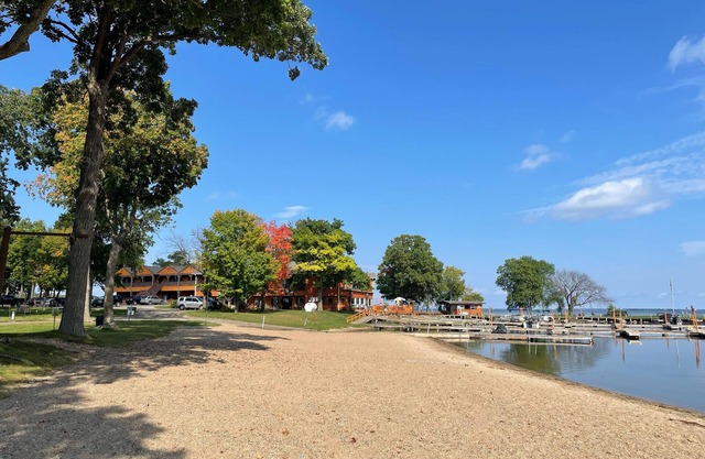*HORSESHOE BAY BEACH CONDO* Mesmerizing Lake View- Highly Appointed Condo