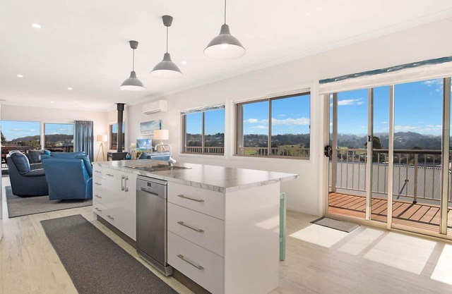 Horseshoe Bay House - Entire Home - Position & views!