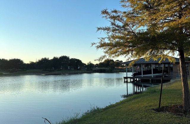 Horseshoe Bay & Marble Falls TX SLEEPS 16 Three KING Beds Boat Rental