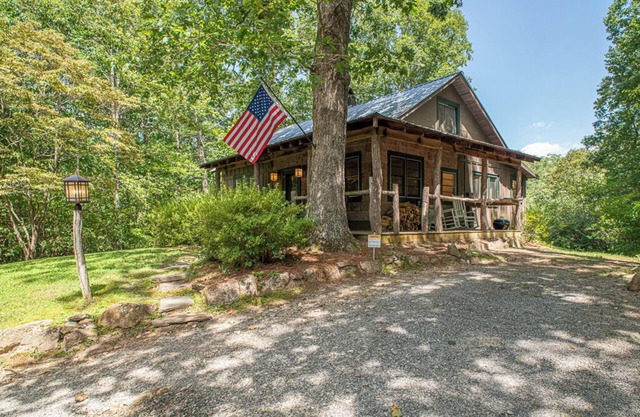 Horseshoe Hollow | 3 Bed, 1.5 Bath
