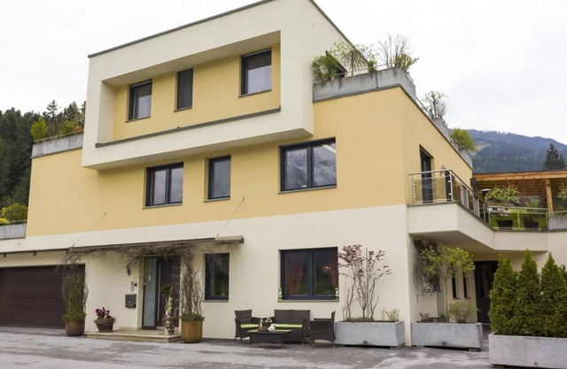 Hoschek, Christine - Comfort apartment/2 bedrooms/shower, WC