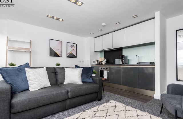 Host Apartments | Scenic Dock View Apartment / 1bed - Central Liverpool