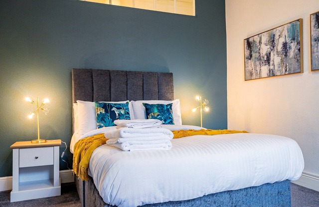 Host & Stay | Compton House