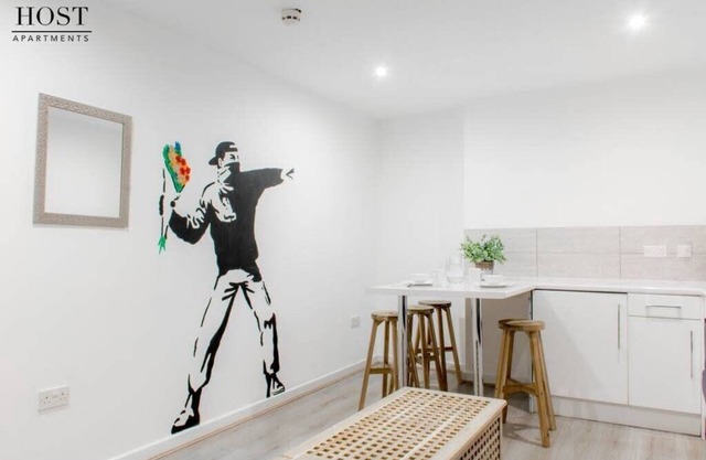 Host & Stay | Fleet Nightlife III