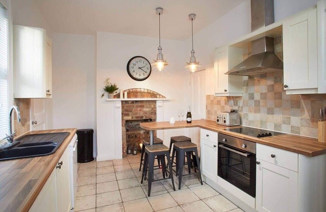 Host & Stay | Windsor Cottage