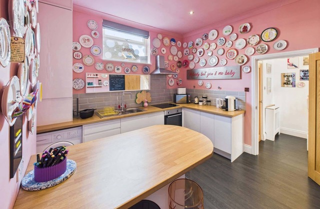 Host & Stay | The Artists Pad