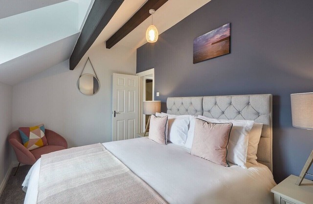 Host & Stay | Emerald Hideaway