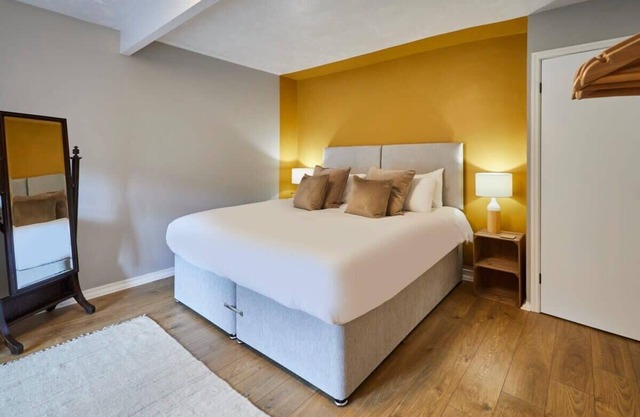 Host & Stay | Stone Row