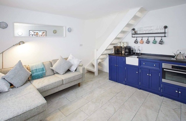 Host & Stay | Harbour Cottage
