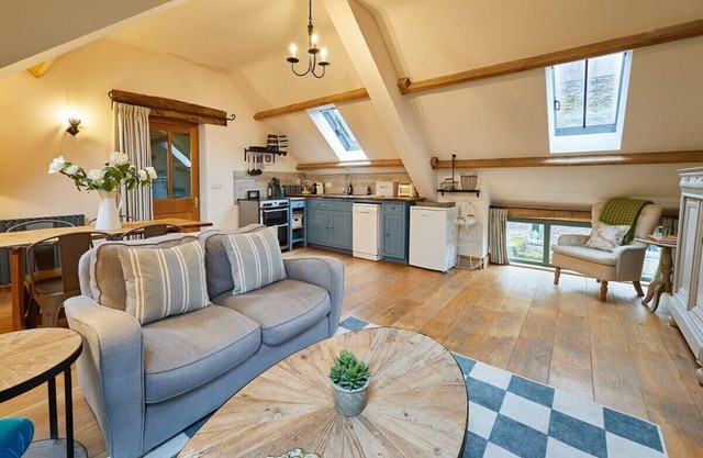 Host & Stay | Llewenau Draw